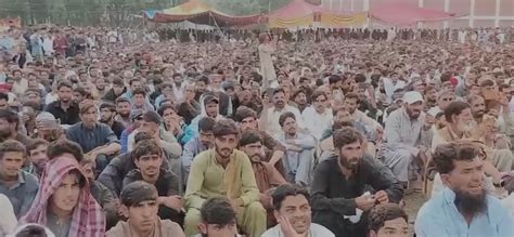 पाकिस्तानी सेना ने कश्मीरियों को बंदूकें दीं... POK में JAAC नेता ने ...