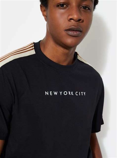 Buy URB_N Men Regular Fit Solid T-shirt Online at just Rs. 399.0 ...