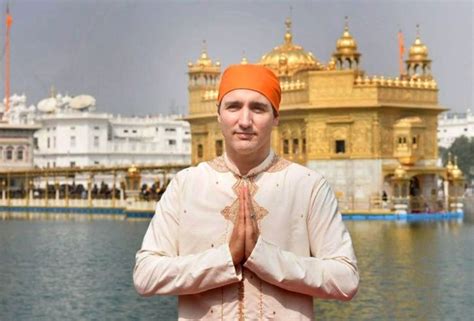 Canadian PM Trudeau Prays At Golden Temple, Makes Rotis, Internet Doesn ...