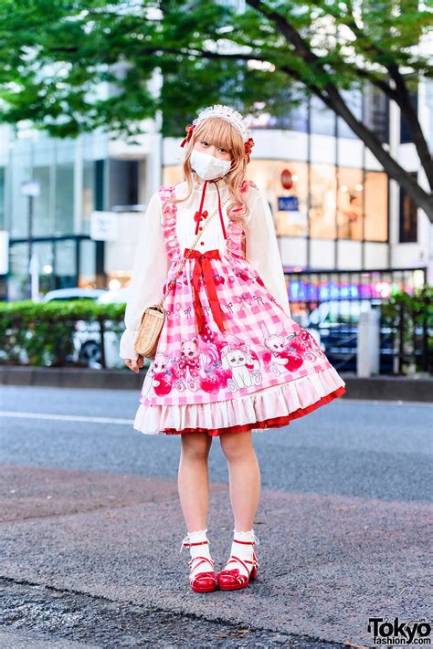 Strawberry Lolita Street Fashion in Tokyo w/ Pleated Lace Headdress ...