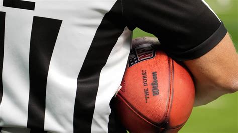 How much do NFL referees make? Salaries for NFL officials.