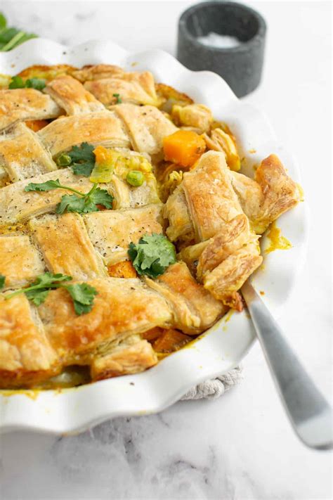 Easy Curry Chicken Pot Pie Recipe with Puff Pastry - The Little Holly ...