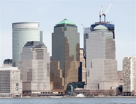 Lipstick Building: History, Architecture, and Facts