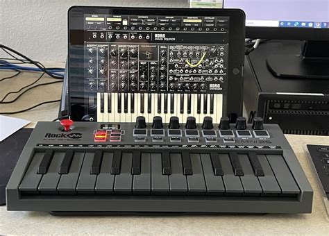8 Best 61-Key Keyboards for Beginners (2026)