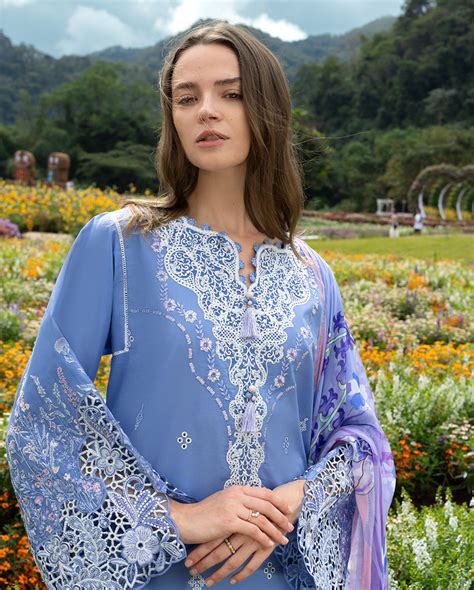 Azure Bloom – Nour