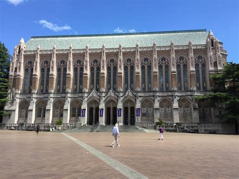 华盛顿大学标志Logo设计含义，品牌策划vi设计介绍