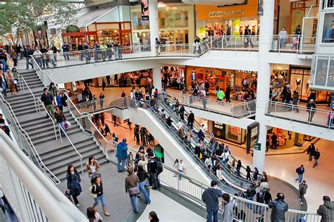 10 Best Shopping Malls in Toronto - Toronto's Most Popular Malls and Department Stores – Go Guides