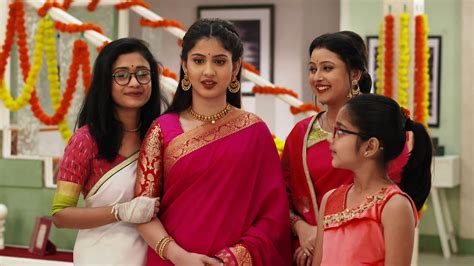 Watch Ke Apon Ke Por S11 Episode 884 on JioHotstar