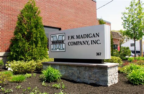 Monument Sign Designs 的图像结果