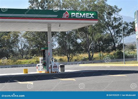 Pemex Gas Station editorial stock image. Image of retail - 84193529