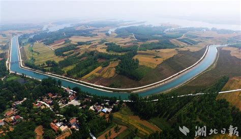 近400多年下荆江河段古河道演变过程及特征