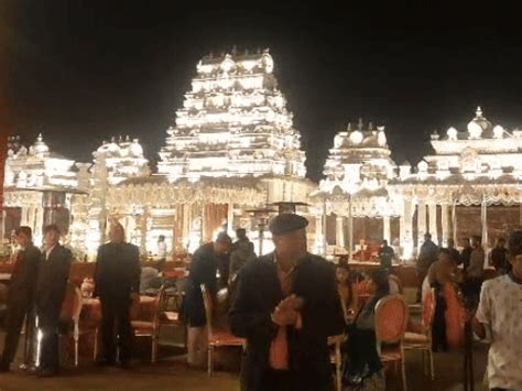 Kathavachak Indresh marries in a Tirupati Temple-inspired Vedic wedding ...