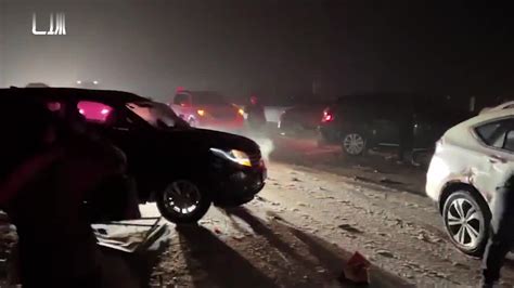 湖南高速多车追尾已致16死66伤 目击者：事发时下小雨有大雾