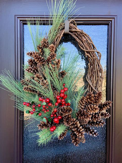 Christmas Grapevine Wreath w/ Pinecones | Christmas wreaths diy, Easy ...