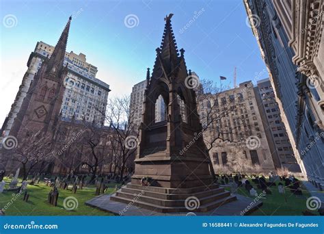Trinity Church and Cemetery New York Stock Image - Image of winter ...
