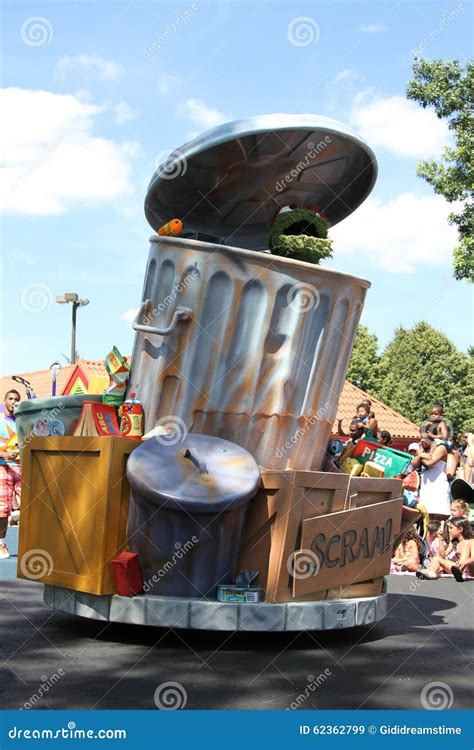 Oscar the Grouch in Trash Can Editorial Stock Image - Image of ...