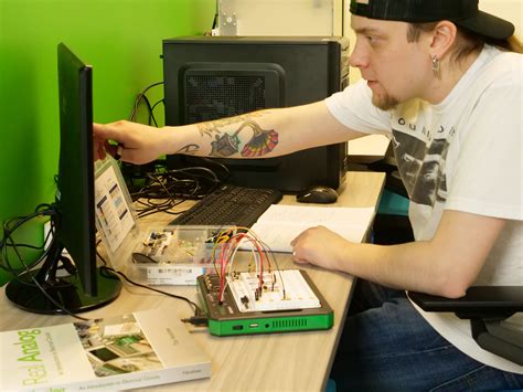 Analog Discovery Studio: A portable circuits laboratory for every ...