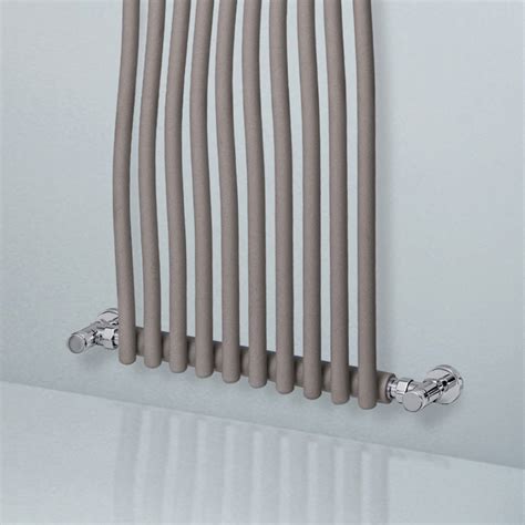 Hydraulic radiator with vertical curved elements Made in Italy