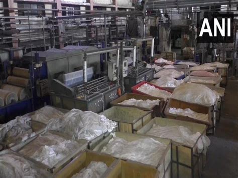Surat's textile industry struggling, incurring losses amid lockdown