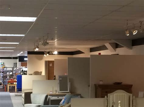 Local Retail Store Building 的图像结果