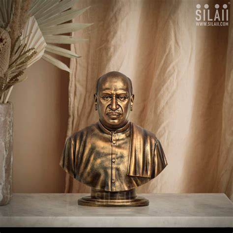 Buy the Bust Sculpture of Karmaveerar Kamarajar | SILAII.COM