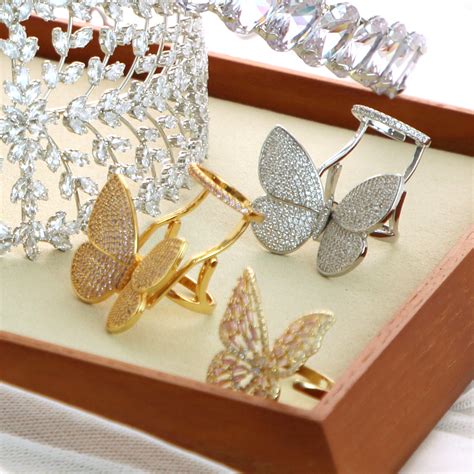 Moving Butterfly Ring – The Vintage Snob