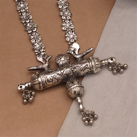 The Designer Metal Log Silver Oxidized Necklace – Cippele