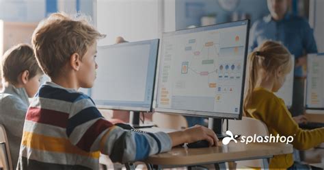 Classroom with Students with Computer 的图像结果