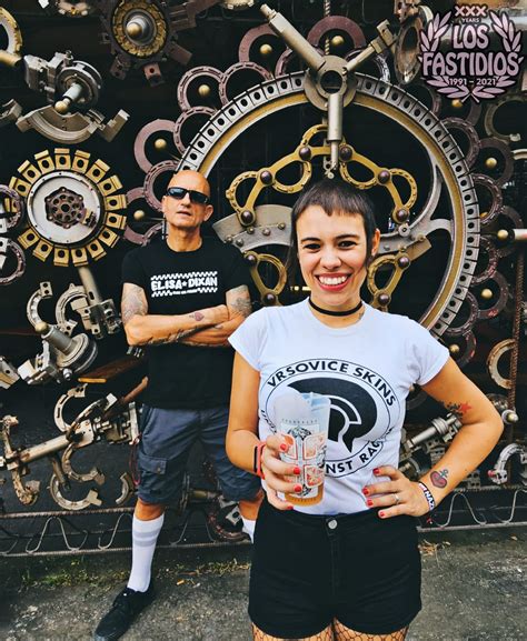 LOS FASTIDIOS VE STANU PŘED CROSSEM! + The Shifty Grifts, Duck, cross ...