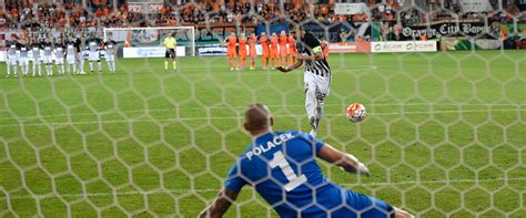 8 Factors To Keep In Mind To Ace The Fantasy Premier League - Sports