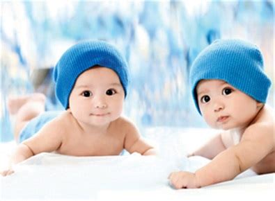 一套双胞胎男孩照片_5岁双胞胎男孩 - 随意云