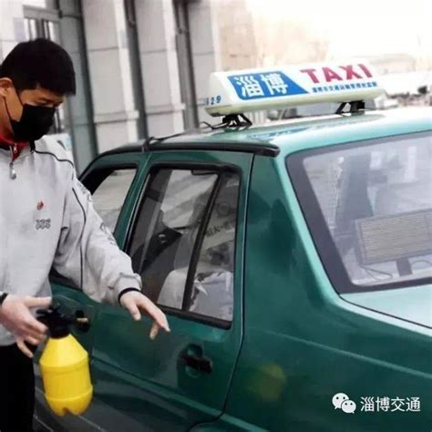 游客举报淄博出租车司机不打表多收5元，出租车公司：驾驶员已被辞退_手机新浪网
