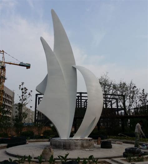 不锈钢雕塑的制作流程你知道吗？|西安火车头雕塑文化产业有限公司