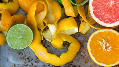 17 Fruit Peels That Make The Most Effective Fertilizers (And More Ways To Feed Your Plants)