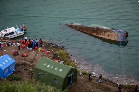 贵州客船侧翻致10人遇难5人失联…救援人员：很多学生放假坐船回家！最新通报_腾讯新闻