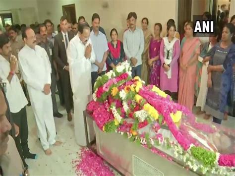 Telangana: Vice President pays last respects to Jaipal Reddy