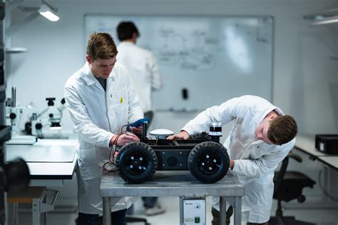 Test Engineer 的图像结果