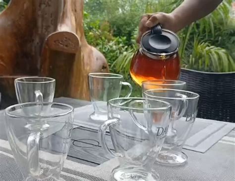 সোনার চা! দাম ধরা ছোঁয়ার বাইরে, ১ লক্ষ টাকা কেজি, পুরোটাই চলে যাচ্ছে ...