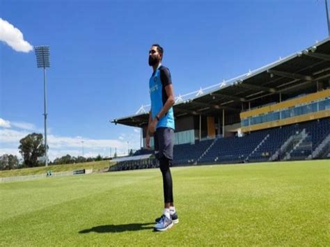 india vs australia Mohammed Siraj brother Ismail after the Hyderabad ...