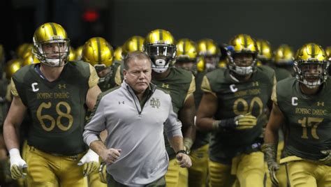 Notre Dame football: Brian Kelly ranked outside of top-10 head coaches