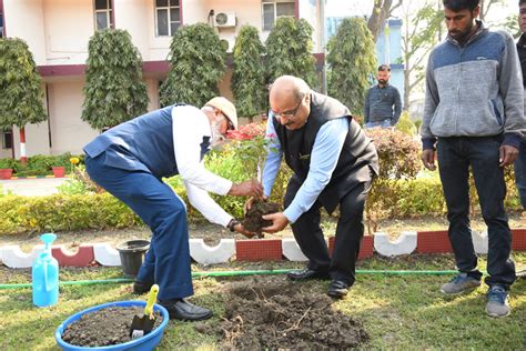 Visit of Secretary, DCPC, MoC&F, GoI & President - CIPET GC and Members ...