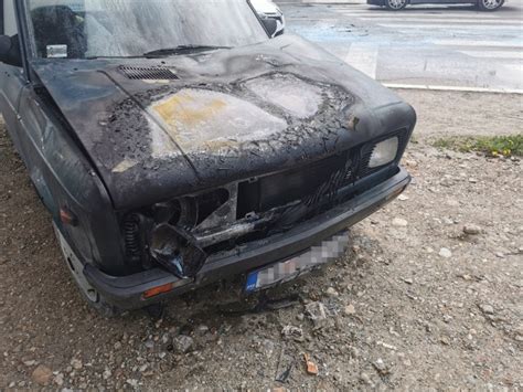 Gori "zastava" u Čačku: Vozilo se zapalilo u pokretu, vatrogasci izašli ...