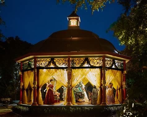 Christmas Comes to Life at Dallas Arboretum: Decked Out Gazebos and ...