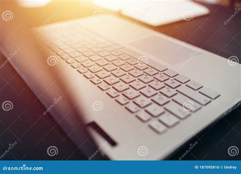 Computer Keyboard Side View 的图像结果