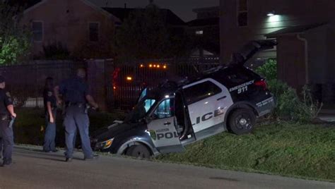Houston PD patrol car crashes into ditch during chase with stolen truck ...