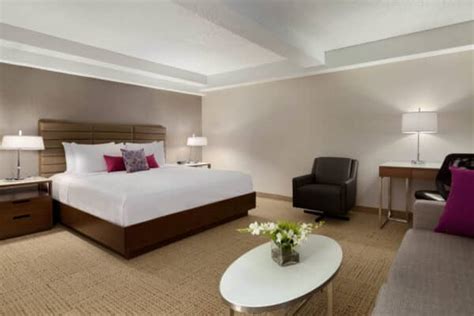 Book a Hotel in Edmonton, get rewarded | Edmonton's Best Hotels