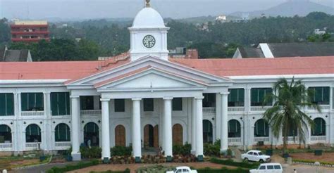 കോവിഡ് വ്യാപനം രൂക്ഷം; സെക്രട്ടേറിയറ്റില്‍ കർശന നിയന്ത്രണം, 50% ...