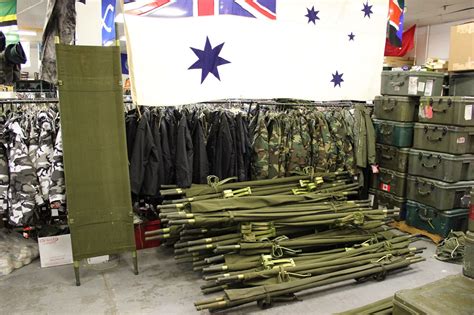 Surplus Store 的图像结果