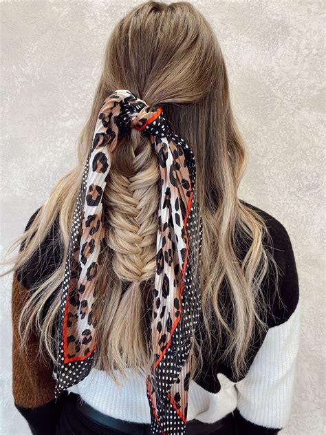 How to wear a hair scarf | Scarf hairstyles, Casual updo, Hair scarf styles