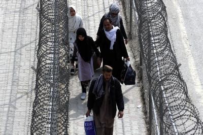 Ignoring humanitarian calls, Pakistan starts detaining Afghan migrants